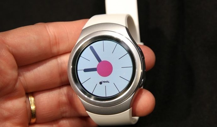 gear-s2-tem-corpo-arredondado-e-design-elegante-fabricio-vitorino-techtudo